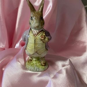 Two Beatrix potter figurines. Mr. Benjamin bunny andJemima puddleduck.
